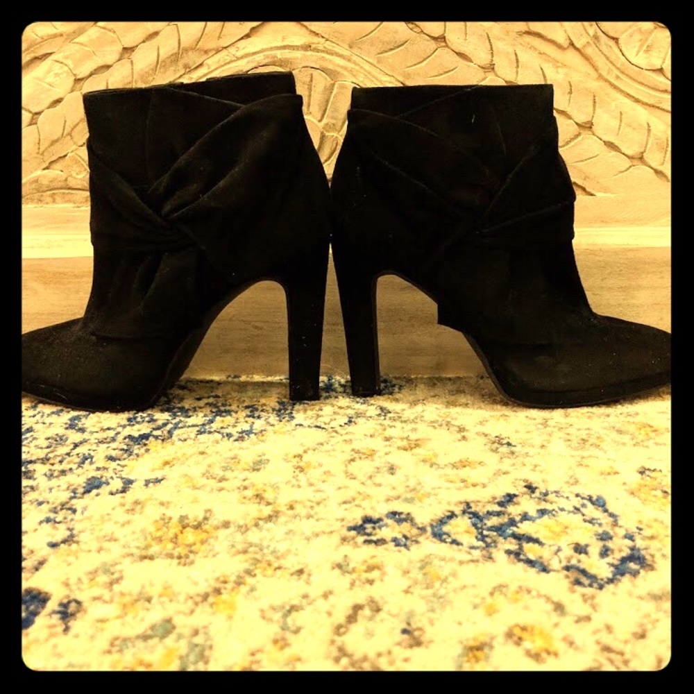 Gianni Bini Black Suede Booties size 7.5